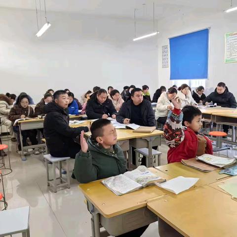 深耕校本研修，共绘教育未来——罗店镇中心学校一二三年级语文组校本研修听课评课活动