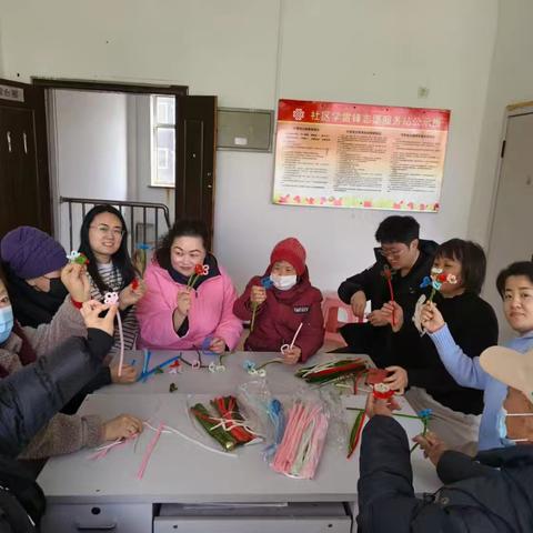 巧手编花迎新春 邻里欢聚庆佳节
