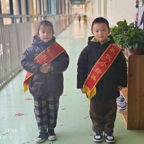 大风车幼儿园】——大四班一周生活 童年是最美妙，充满自信的； 童年是最开心，无忧无虑的！ 忙碌而充实的一周结束了，宝贝们在幼儿园又度过了开心的一周！ 现在就带大家走进我们的生活，感受孩子们的快乐与成长