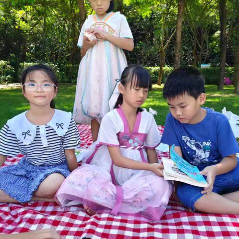 罗租小学三(5)班第1期自然生物科普：以科学之名探索熊猫、兔子与向日葵