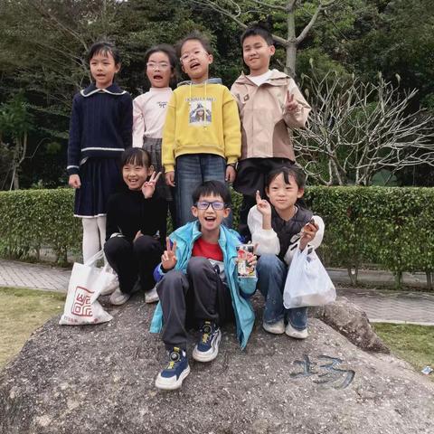 一路书香，快乐成长，罗租小学三(5)班世界之美：自然与人文的交响