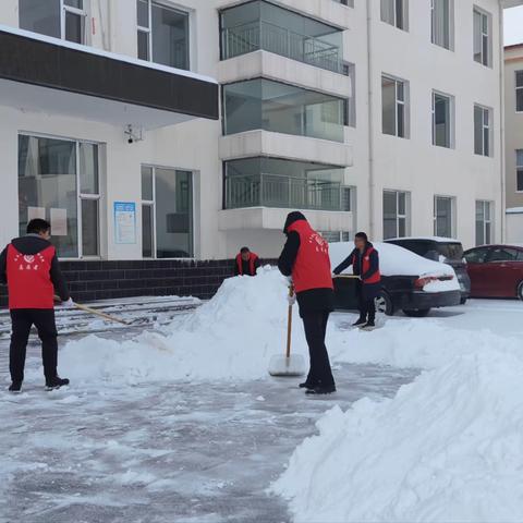 石哲镇开展清除积雪活动