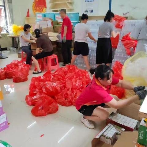 防城港市防城区峒中镇中心小学抗击台风“美莎克”“防城好老师”李馥宏
