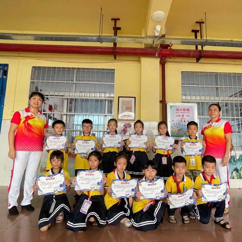 馥郁书香满校园，阅读分享共成长——记一年级“书香润心灵  阅读伴成长”（八一中心小学一年级四月份阅读分享会）