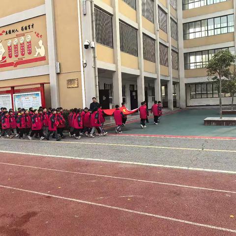 “学习雷锋精神”主题升旗仪式