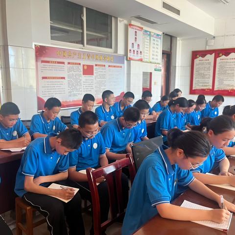 力争朝夕，不负韶华——定陶区第二实验中学初三年级优秀生座谈会