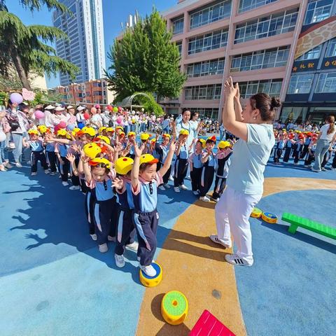 “缤纷童心 运动同行”——三门峡市第二实验幼儿园春季运动会虢小一班