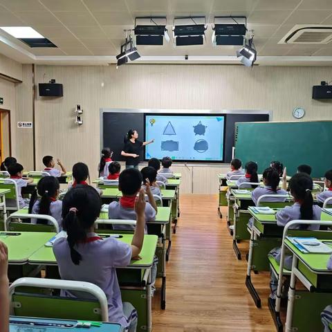 携手研磨促成长 深耕课堂见真章 ——云和县育英小学 数学教研组教研活动