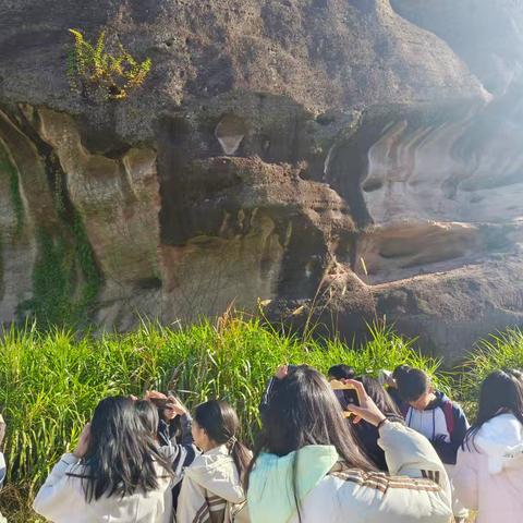 寻知求访青龙岩，自在逍遥天地间
