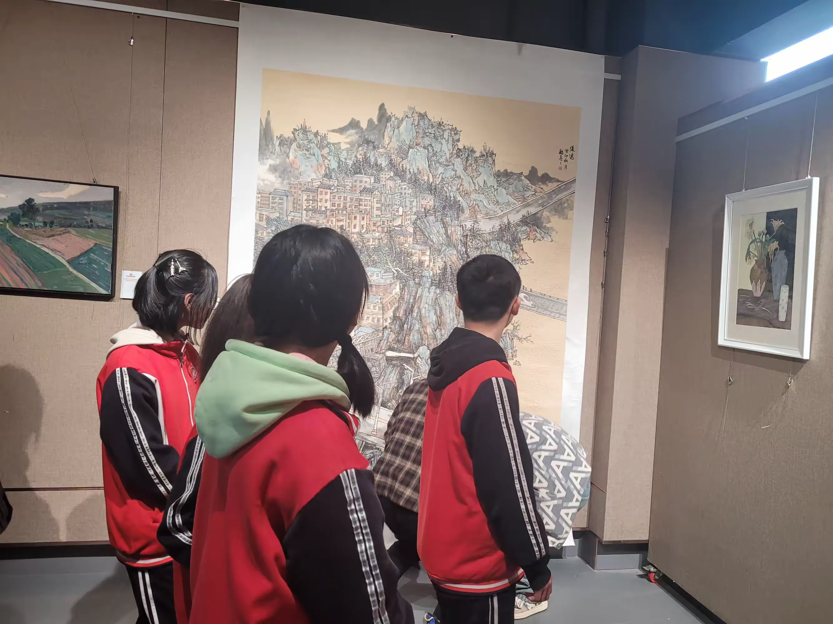 简篇-在研学中体验,在体验中成长
———政治教研组组织初二级学生赴陇东学院主题研学活动记实