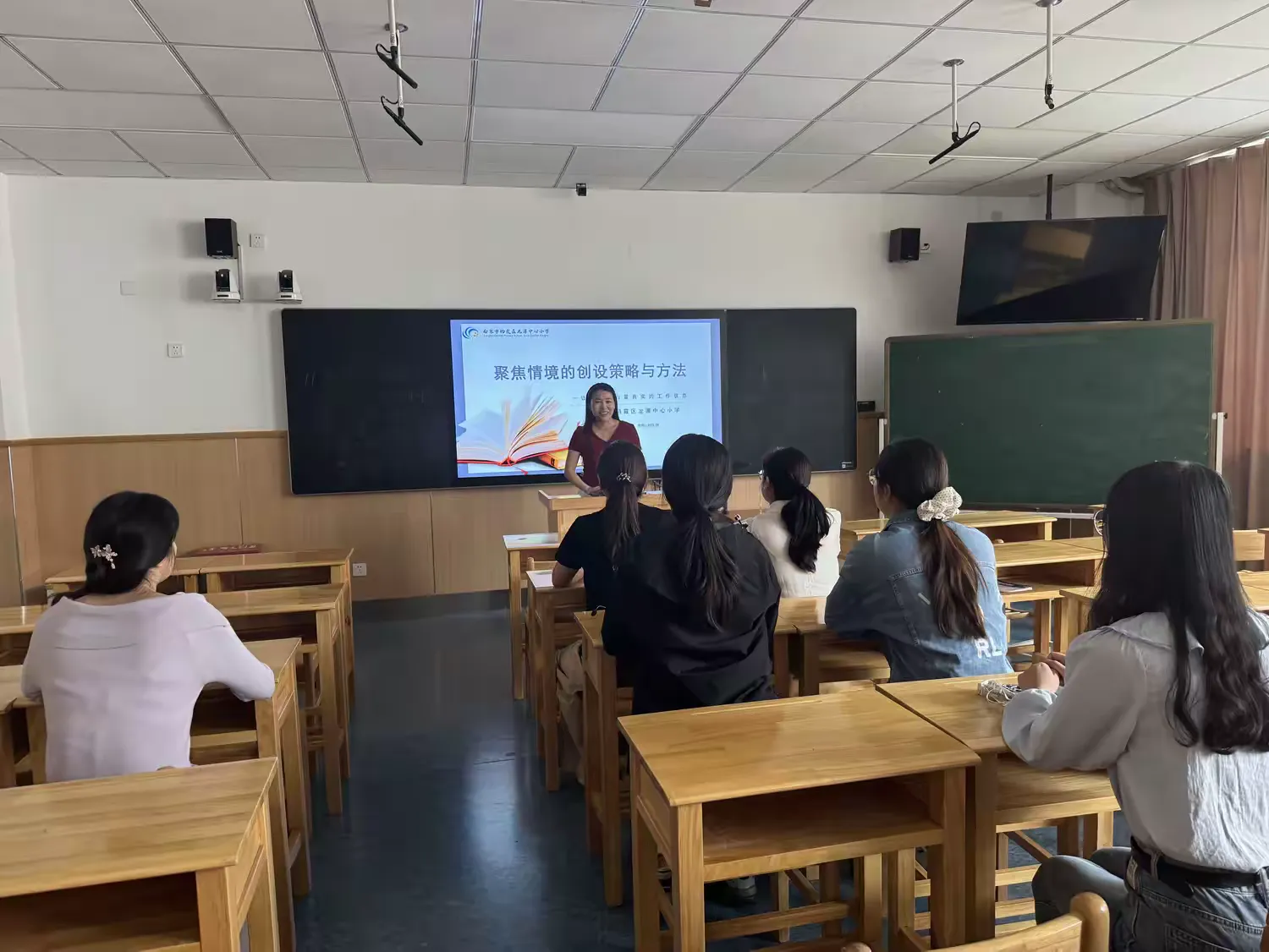 简篇-【灵美龙小·校本教研】“金陵好课堂”:巧设教学情境,润泽童心沃土——龙潭中心小学语文校本研修系列活动(一)