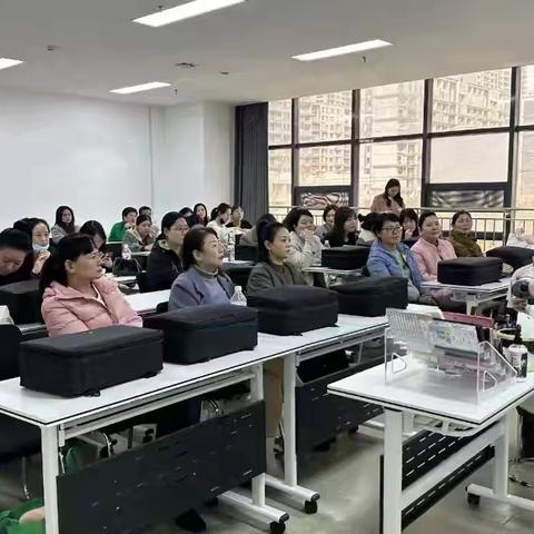 网格力量II壹号院社区开展“传承汉唐文化，绽放巾帼风采”新业态群体主题活动