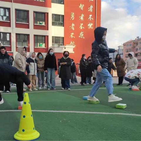 桥西区明德路小学 举办庆“三八”趣味运动会