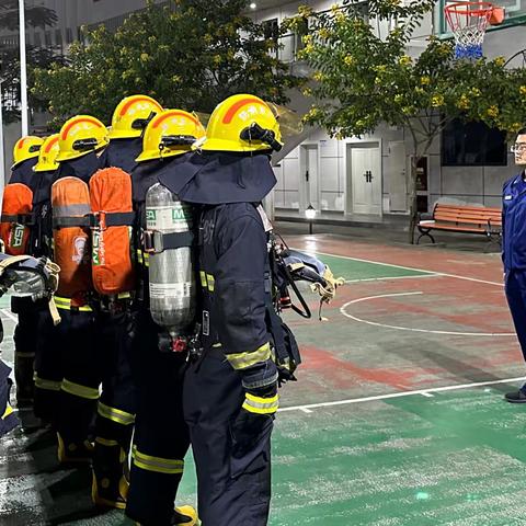 实战实训建真章 立行立改促本领|罗岗特勤消防救援站扎实开展夜间实战化训练