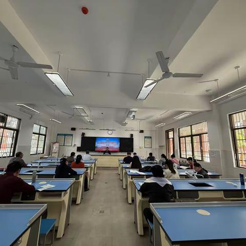 拾来时星火  聚前行之光——嘉积中学2024-2025学年度第一学期高中化学组教学述评活动