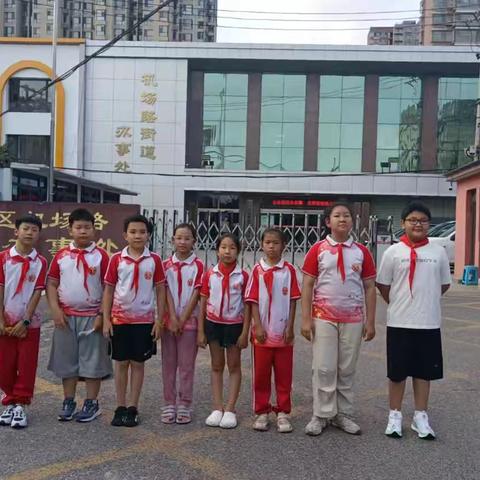 小小身影，擦亮社区——记机场路小学四（3）中队清理小广告行动