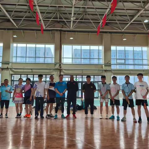 羽动青春 共筑友谊 | 记克州实验中学羽毛球球队与校外球友春日交流赛