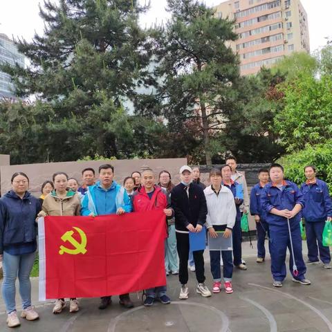北下关街道头堆社区开展 “迎五一，劳动美，靓家园” 城市清洁日活动