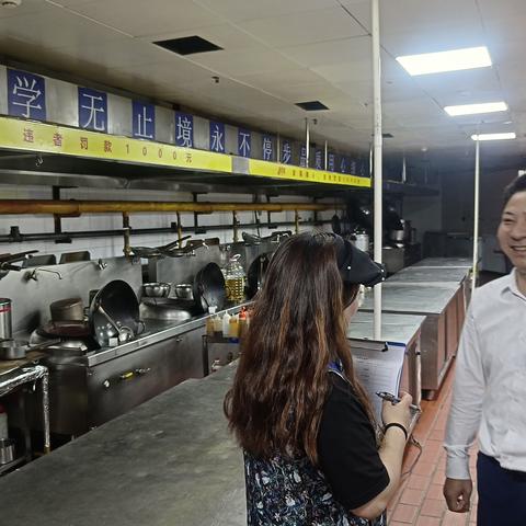 北下关街道头堆社区 对辖区餐饮单位 开展油烟防治排查工作