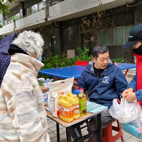 北下关街道头堆社区开展 “变废为宝 共建绿色家园” 垃圾分类再生资源回收兑换活动