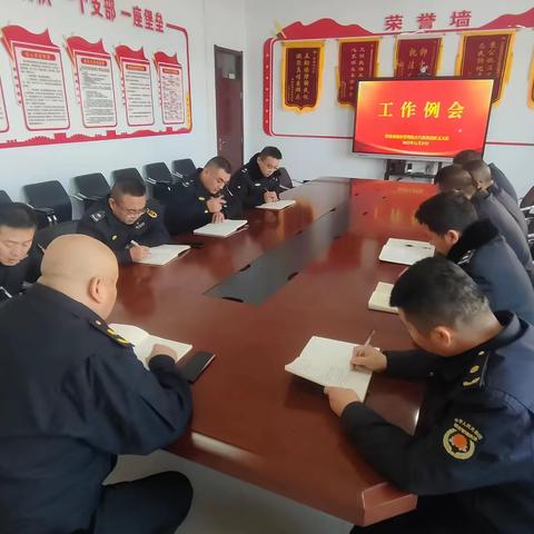 【五大队】开启城市管理“冬季模式”（副本）