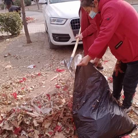 开开心心过节  干干净净生活---寺前村委会清理烟花炮竹垃圾