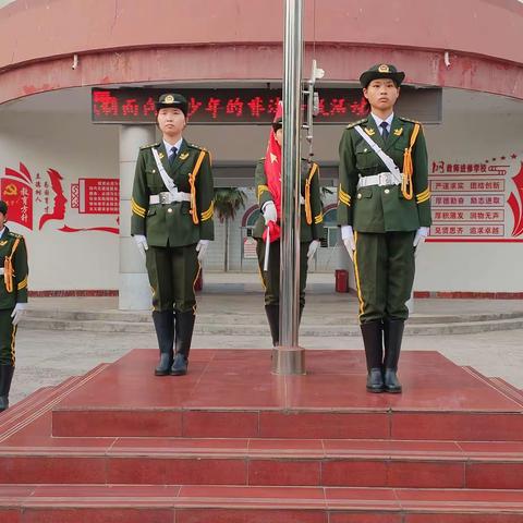 舞钢师范举行以“预防溺水”为主题的升旗仪式