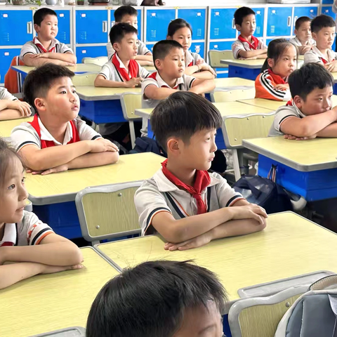 二年级(1)班“家长进课堂——法制教育宣传”活动纪实