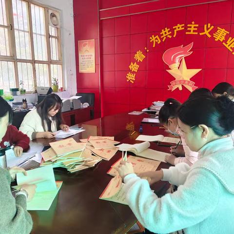 以“查”促教，以“评”提质——林州市合涧镇第一实验小学2025年秋第一次常规作业检查