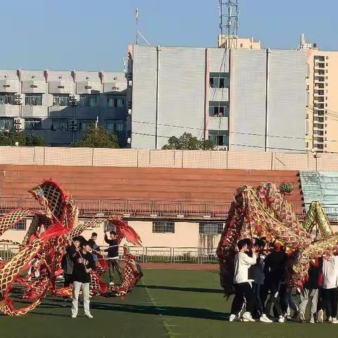 文院一女子勇报4x100接力赛