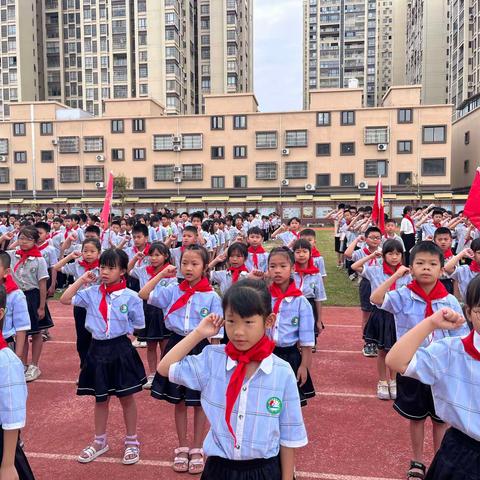 红领巾爱祖国  争做有为好少年——梧州市福达小学新队员入队仪式