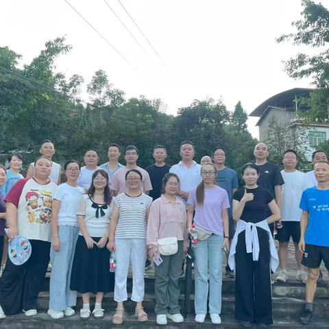 秋日登高聚合力，躬耕教坛启新程 ——龙凤小学工会团建活动精彩启幕