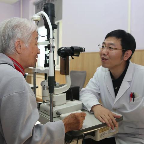 八旬老人重见光明，仁心仁术点亮希望——贾超、王新宇医师团队谱写暖心医患情