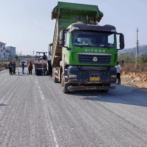 G322（原S318）南丰市山至杉树坳段公路改建工程项目 启动沥青下面层摊铺！