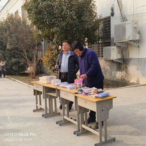 双向奔赴，同心共育                 ——康寨小学期末表彰会及家长会