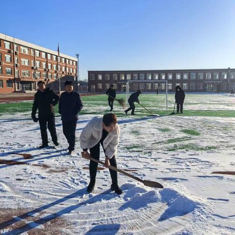 “铲雪除冰暖人心，爱满校园现真情”——致参与清雪行动教师的感谢信