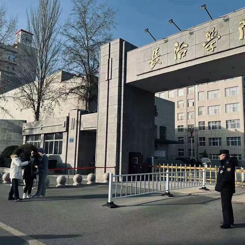 山西银行长治紫金西街支行走入大学宣传“远离校园贷”活动