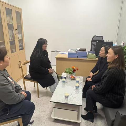 深入基层服务：网点帮扶与社区共建双推进