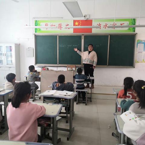 前孙镇中心小学低段英语启蒙