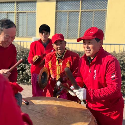 锣鼓歌舞闹元旦 村民同乐庆新年