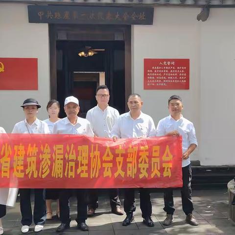 缅怀革命先烈，牢记党的宗旨