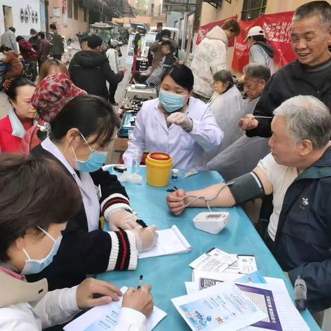 石榴籽同心齐参与，搭集市温暖入人心