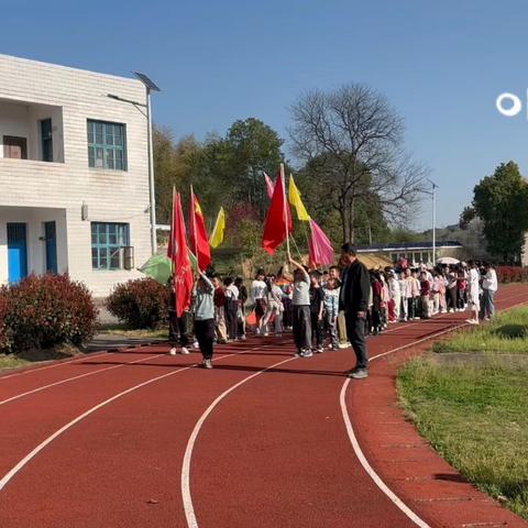 明碧小学开展清明祭扫活动