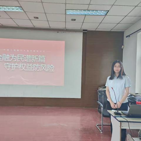 社保换卡进社区，暖心服务在民生 ——甘新区支行开展进社区社保宣讲活动