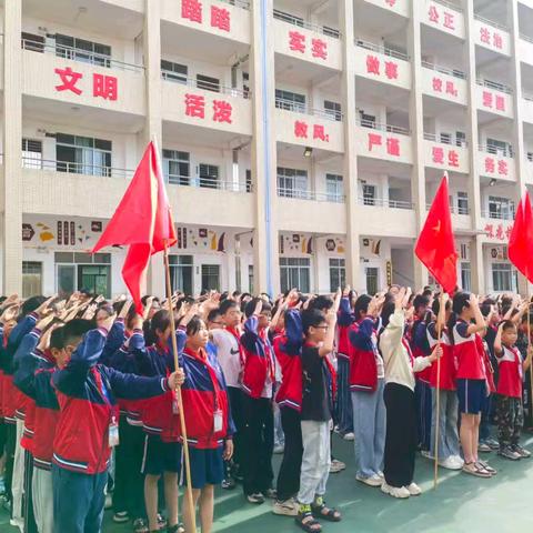 牢记党的教导，争做强国少年——岑溪市岑城镇探花小学2025年一年级新队员入队仪式