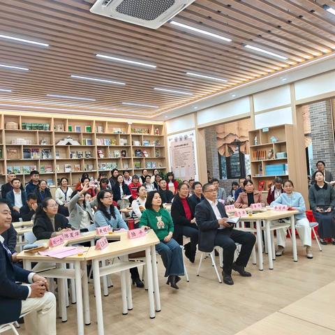 “探花红，书韵香”——岑溪市岑城镇探花小学2025年秋季期阅读分享会