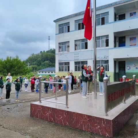 守护安全，生命如花——记花棚小学安全教育升旗仪式