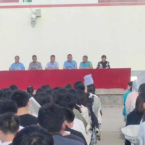 小岳寺中学期中考试表彰大会