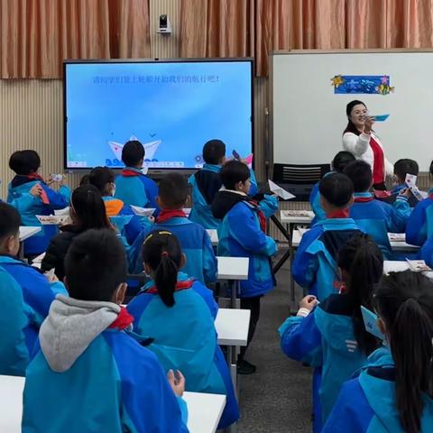 落实艺术教学 紧抓素养课堂——艺术学科教研员莅临小溪塔三小巡课指导