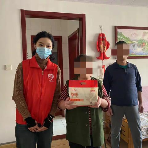 “社区送温暖，关爱老年人” 宝华街社工站开展慰问老年人活动